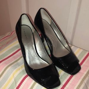 PAtten leather peep toe Tahari heel